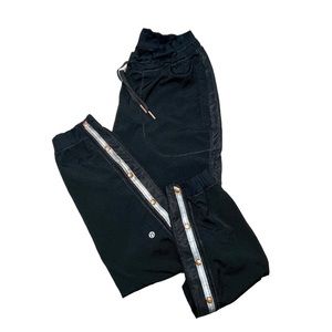Womens size 6 Lululemon RARE Black Mesh Jogger w/copper snaps/yoga/barre/dance